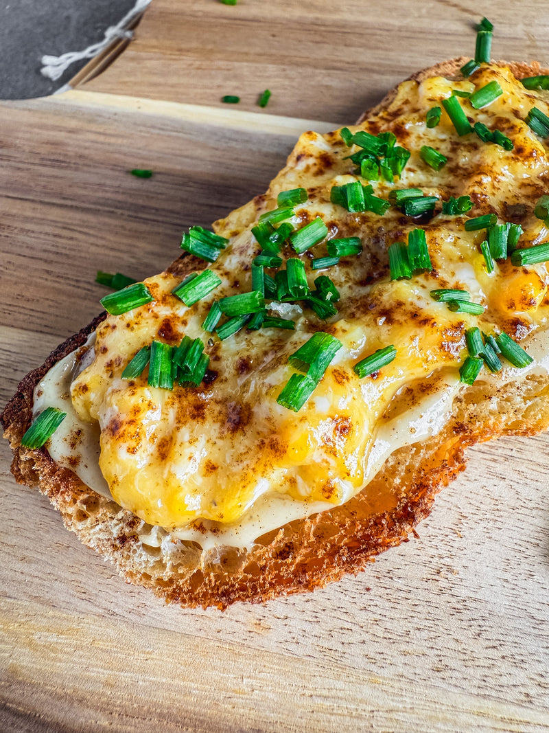 Tartines à la pâte à tartiner truffe & oeuf brouillé