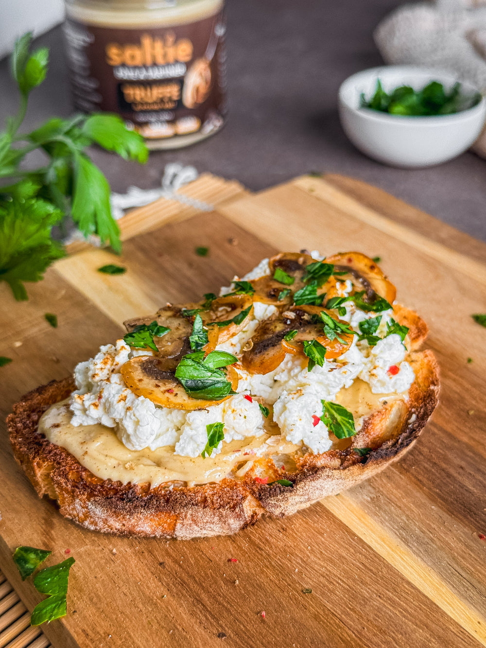 Tartines à la pâte à tartiner truffe, ricotta et champignons